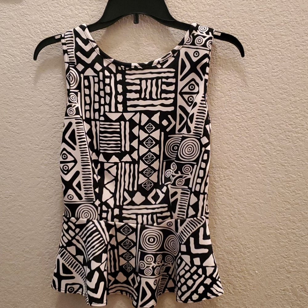 NWT Geometric Tribal Print Tank - L - Boho Peplum Festival Top